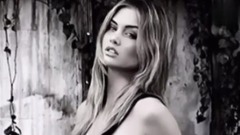 湖蜜嫩模亮相泳装派对 连体泳衣性感大秀热火身材