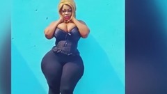 非洲模特丰奶巨臀崩裂秋裤 身材简直辣眼睛