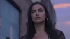 伊莲娜黑丝蕾丝V领 豪乳呼之欲出翘臀扭不停