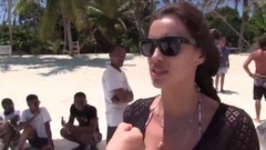 伊莲娜拍摄全纪录 展现别样婀娜多姿