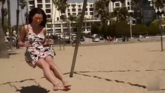 慵懒午后超模上演沙滩激情 浪板奔跑胸器诱人