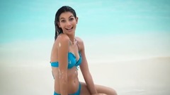 人气超模Lily Aldridge穿性感比基尼 魔鬼身材上演极致诱惑