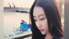 90后女神教师酷爱健身 性感爆红腹肌完美