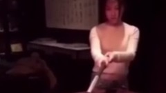 一杆没进洞娇嗔连连 邓紫棋秀台球上围吸睛