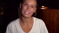 沃兹尼亚奇化身彩绘女巫 古铜皮肤散发别样风采