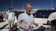 女模似美人鱼出水芙蓉 妩媚诱人身材完美演绎