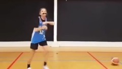 时隔两年再进西决!新西兰雷霆小球迷跳舞庆祝