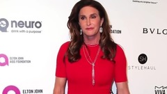 卡戴珊变性继父与脱衣舞舞后合影