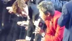 鹿晗 - 芭莎慈善夜 鹿晗 俯卧撑