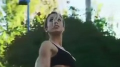 比基尼美女球场单挑 双峰乱颤令人喷血