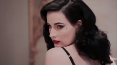 世界第一脱衣舞娘 鬼魅笑容迷倒众生