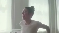 肯达尔芭蕾裙拍杂志大片 舞姿俏皮轻灵惹人爱