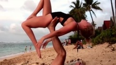 芭蕾舞女神解锁高难度瑜伽动作 诠释健康与性感