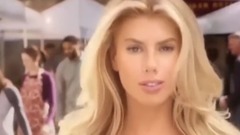 美国棒球宝贝火辣广告 性感身材看呆路人