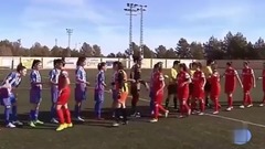 女足没钱没赞助咋办?球员脱衣写真为球队牺牲