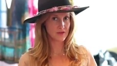 维密女王花枝招展水中戏 长腿御姐腰若约素