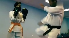 亚洲第一美女李成敏竟爱拳击 撩人身材引人垂涎