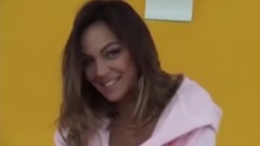 意名模比基尼戏水 完美翘臀珠圆玉润显露无遗