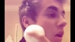 Justin Bieber - 洗脸直播:您的好友美妆博主已上线! 中英字幕