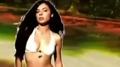 英超宝贝妖娆秀美胸 火辣曲线令杰拉德着迷