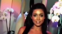 英超豪乳女神粉色诱惑 泳池湿身欲火难抑制