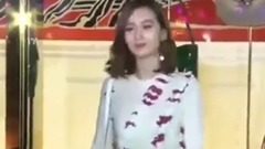 这些不化妆就出门女星的对比,郑爽刘诗诗最漂亮,她最吓人