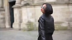 足球宝贝法国街头时装秀 高冷艳后PK性感女郎