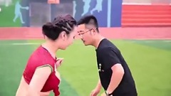 足球宝贝胸器带球过人