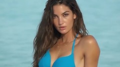 性感美女似出水芙蓉 海边魅惑诱人扭翘臀