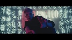 Рваные джинсы