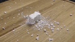 真的猛男 把手放进零下195°С液氮里会发生什么?