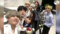 No.1 BTS CONGRATULATIONS! 防弹少年团  1位后台庆祝