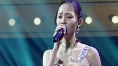 长腿小姐姐神改编梁静茹<勇气> 前奏一起胡可就笑了