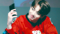 田柾国(防弹少年团) - 手机自拍的田柾国