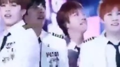 少女时代,EXO,防弹少年团,Red Velvet,BLACKPINK - 韩国KPOP各家爱豆在舞台等遇到困难或惊吓时的反应