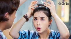 影视原声 - 电视剧<盲约>心疼!蒋欣穿裙子被绊倒怒摔保龄球