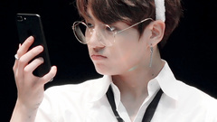 田柾国(防弹少年团) - 在自拍的田柾国