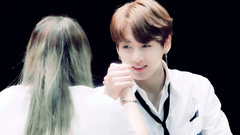 田柾国(防弹少年团) - 与粉丝掰手腕拉钩钩互动的田柾国.弘大签名会