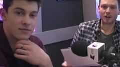 萌德玩"Stitches"游戏