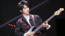 易烊千玺 - TFBOYS四周年后台花絮：易烊千玺