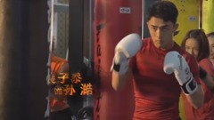 鹿晗 - 电视剧<甜蜜暴击>关晓彤父亲杀青 鹿晗献花道贺