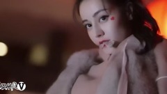 迪丽热巴 - 迪丽热巴双马尾俏皮又时髦 活力十足的邻家少女_时尚芭莎BAZAAR拍摄花絮