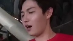 金在奂坐海盗船