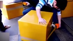 比机器还快的工人!简直是飞一般的速度!老板就喜欢这样的!