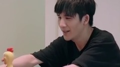 大张伟被赠断舍离 自曝逃避现实在家暴力砸碎负能量