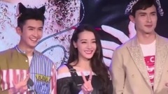 迪丽热巴被问鹿晗恋情一脸尴尬 工作人员强行终止采访