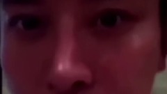 贾乃亮直播的时候 李小璐正躺在床上休息