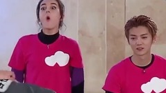 女汉子的战争!唐艺昕手抓容祖儿胸口"暴力肉搏"