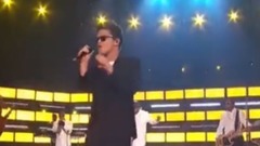 Bruno Mars - 火星哥颁奖现场火爆串烧,火出一头汗!