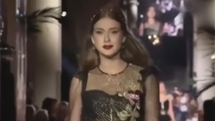 迪丽热巴米兰走秀,网友:显腰,显胯,显臀!